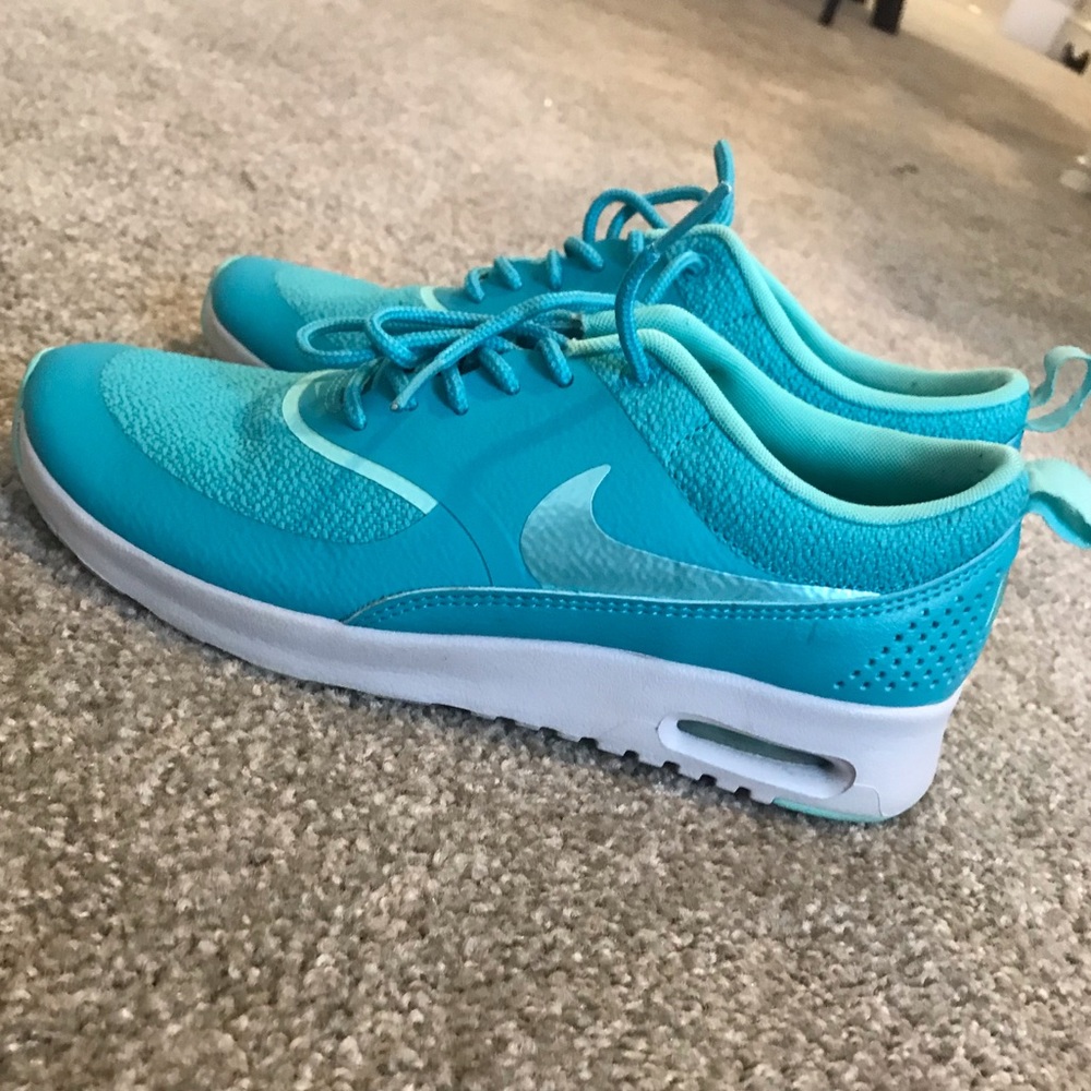 Nike tennis shoes